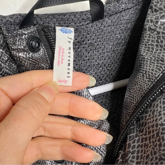 Free People Diamond Back mettalic Hooded Cropped Jacket - Picture 9 of 12